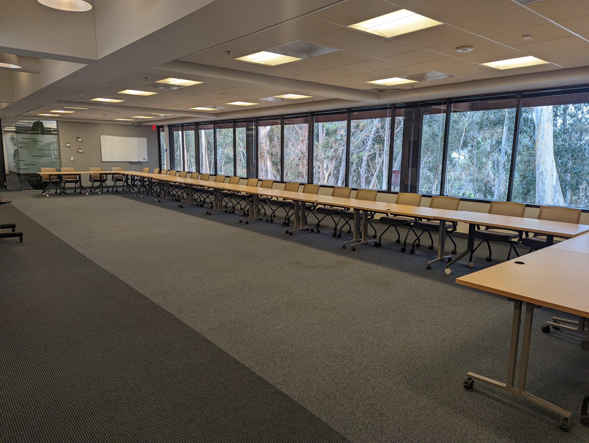 CoWork Collaborative Space long table